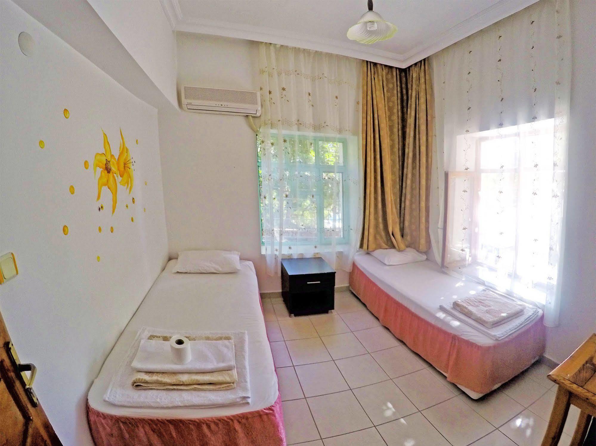 Santosa Pension Kaş Luaran gambar